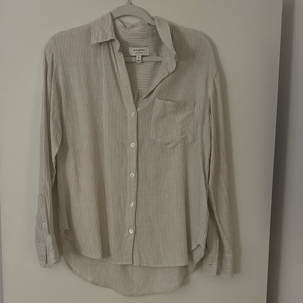 Banana Republic Women’s Button-Up Shirt in Beige Stripe